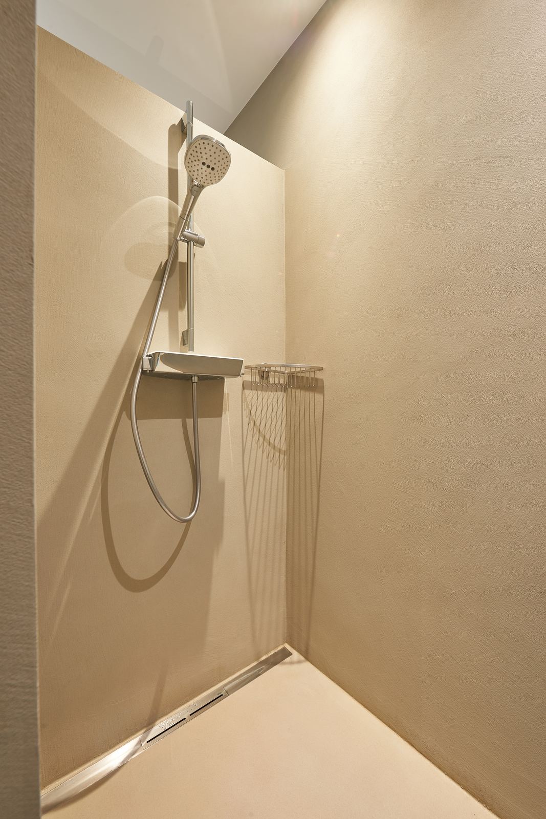 Fugenlose Dusche in Beige