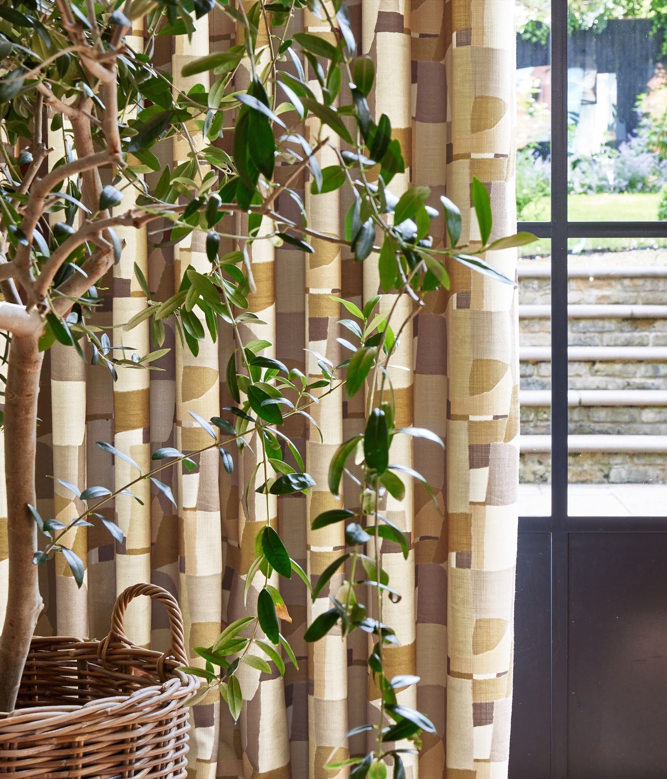 Vorhangstoff mit Blattmuster aus der Prestigious Textiles Brompton Collection