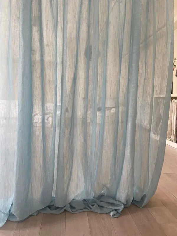 Leichter blauer Vorhangstoff
