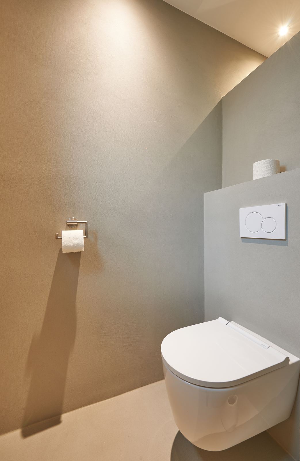 Fugenloses Gäste-WC in Taupe